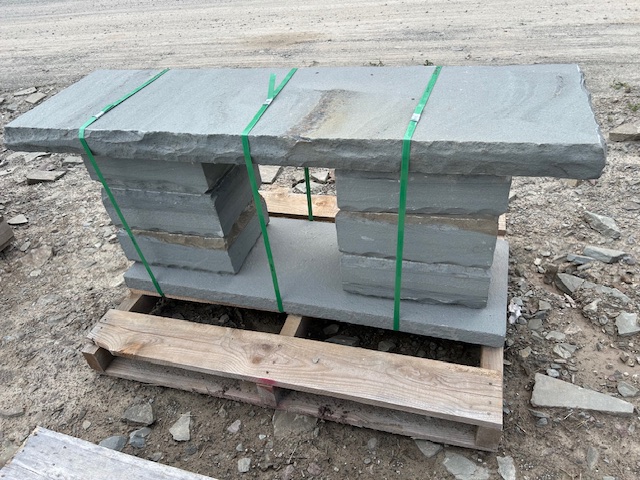 Lot 28: 1 Bluestone Bird Bath, 2 Thermal Rockfaced Bluestone Benches